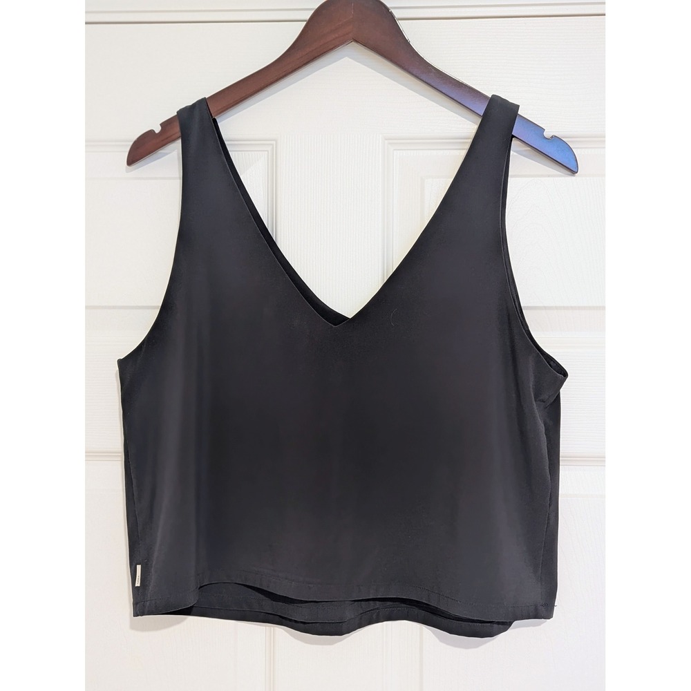 Vuori Villa Cropped Tank Top Black Size Medium VW1214 V Neck Lightweight